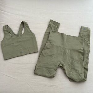 Set Active Bra and Leggings Set By Madelyn Cline 🌱 Both Size XS